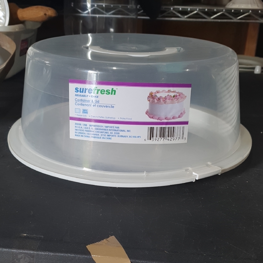 Surefresh Clear and White Disposable Cake Container & Lid